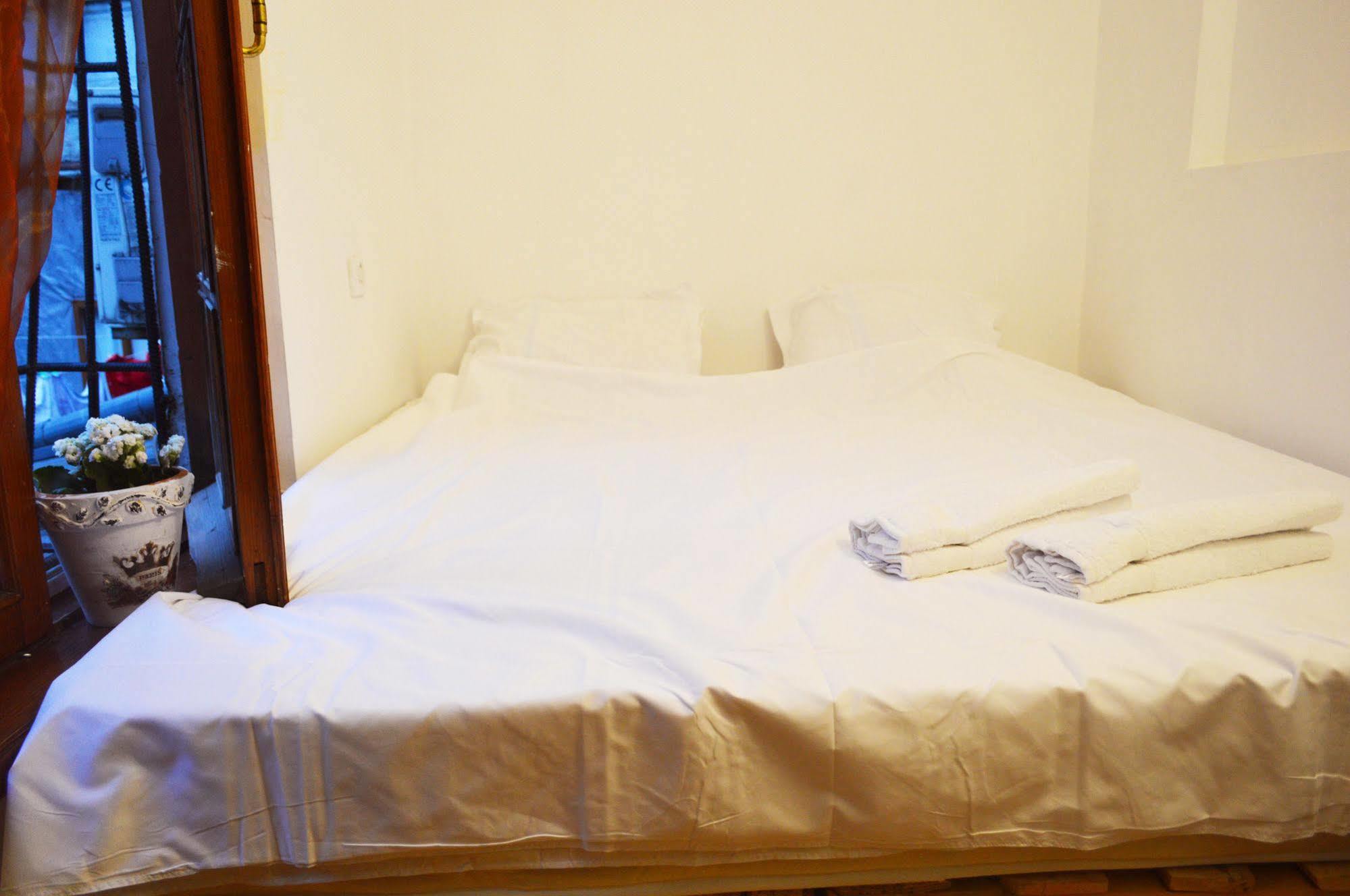 Patio Hostel Тбилиси Екстериор снимка